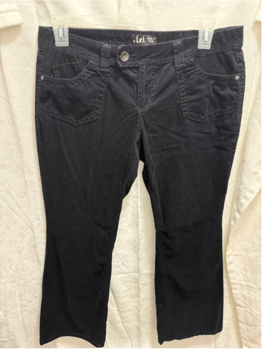 Juniors Lei Black Corduroy Capris Size 15